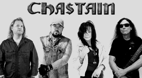 Chastain lanza nuevos videos