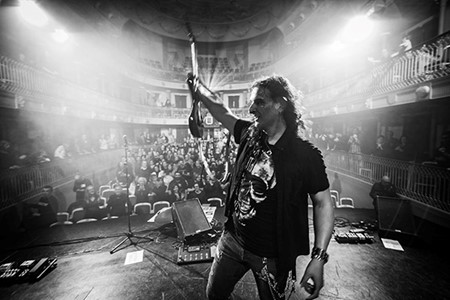 Juan Saurín: publica 'Carmen', su nuevo EP para banda sinfónica y grupo de rock/metal